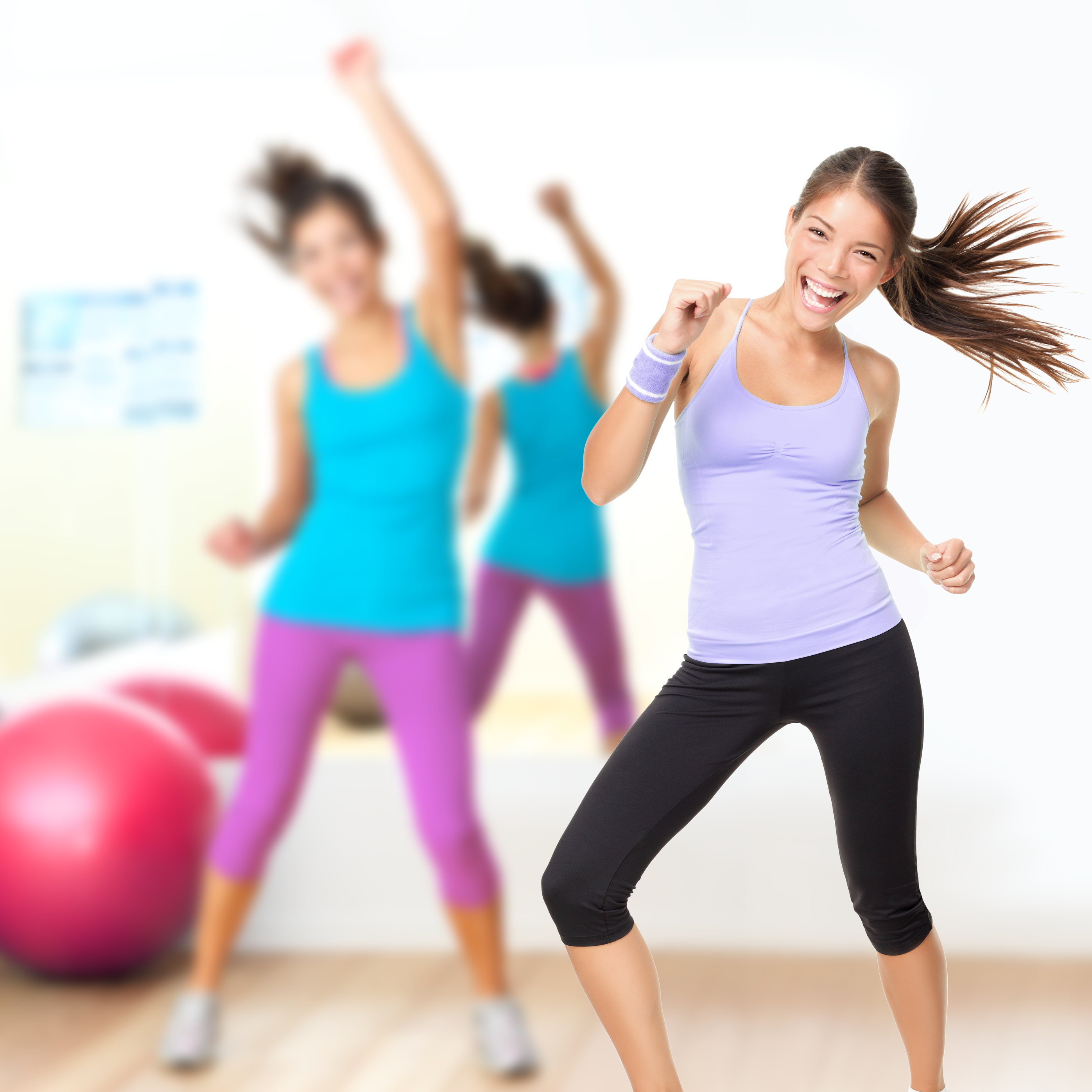 Тренировка танцевальная для похудения в домашних условиях. Физические упражнения. Групповые занятия. Фитнес занятия. Аэробика.